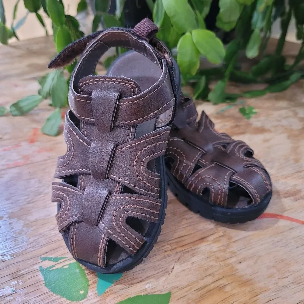 Carter's Size 6 M Brown Kids Sandals